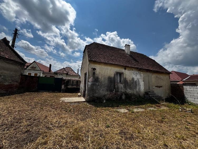 Casă individuală cu 2 camere cu Teren 2162 Mp în Vest