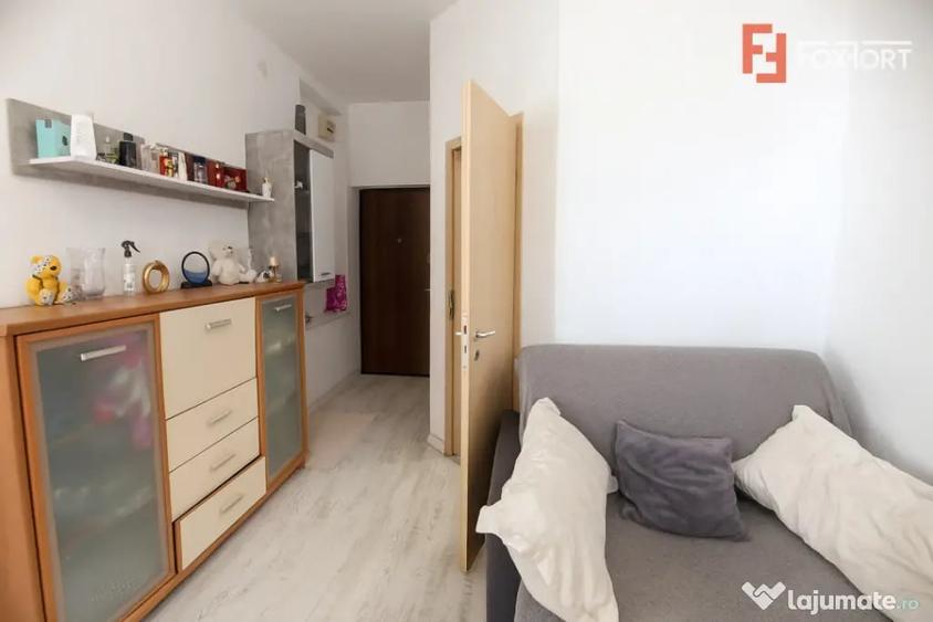 Apartament cu 3 camere semidecomandat în Girocului