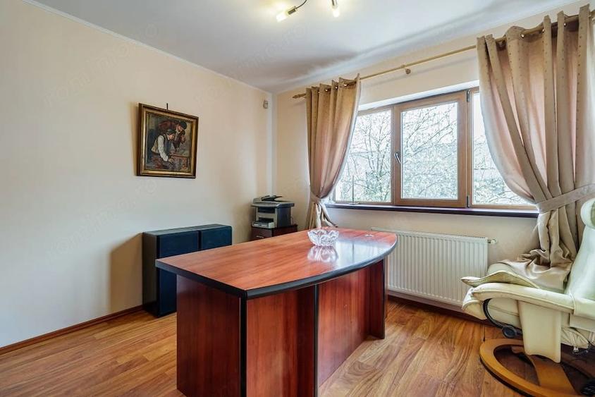 Casă cu 4 camere cu Teren 186 Mp în 1 Decembrie