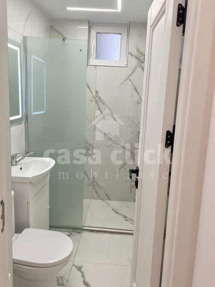 Apartament cu 3 camere decomandat în Micro 19