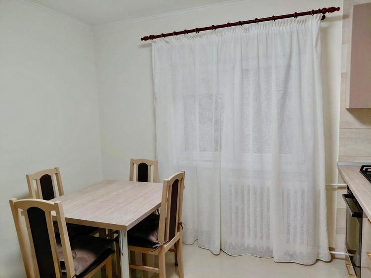 Apartament cu 3 camere decomandat în Nerva Traian