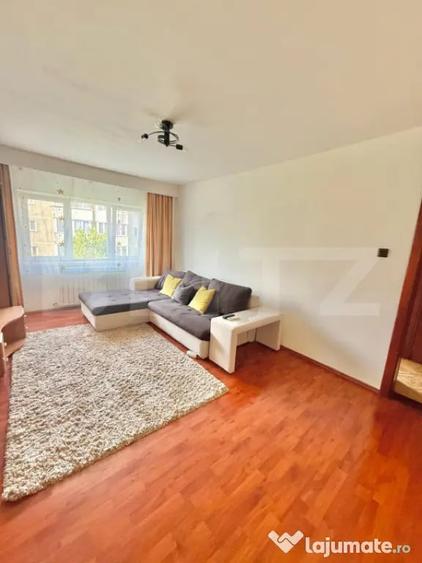 Apartament cu 3 camere semidecomandat în Central