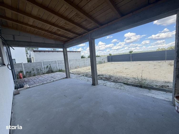 Casă cu 4 camere decomandat în Slătioara