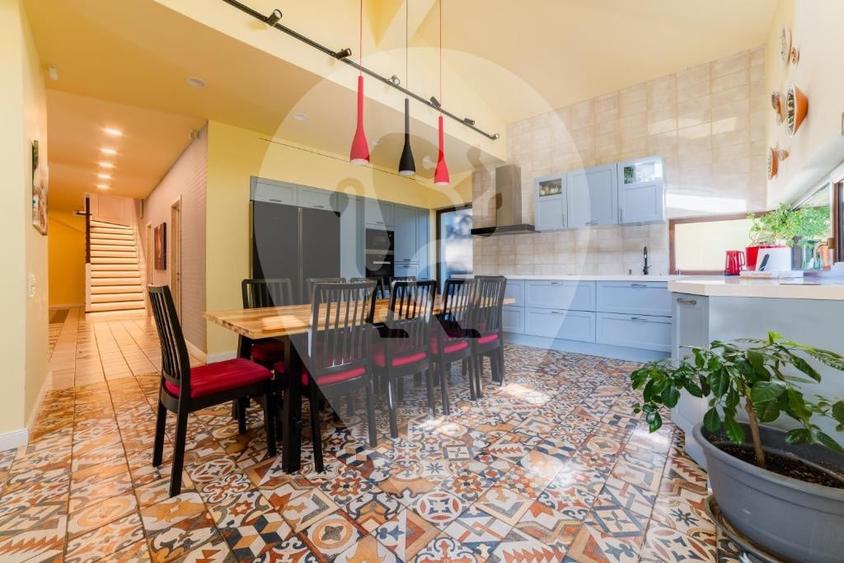 Casă individuală cu 5 camere cu Canalizare în Noua