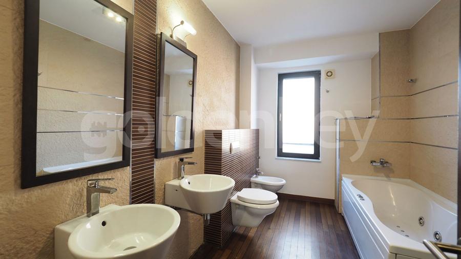 Duplex cu 5 camere cu Canalizare în Pipera