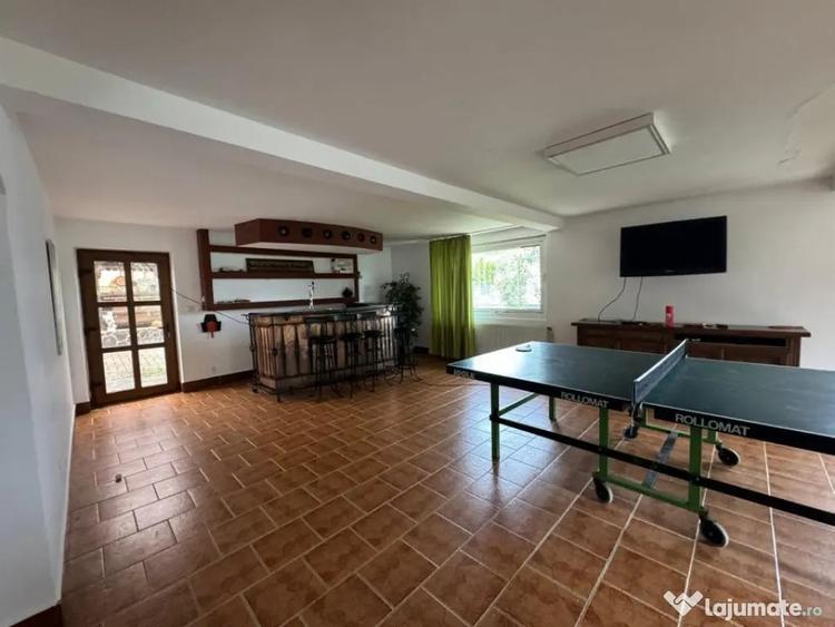Casă cu 7 camere cu Teren 2500 Mp în Sucevița