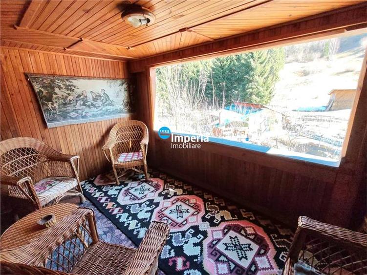 Casă individuală cu 7 camere cu Teren 750 Mp în Pojorâta