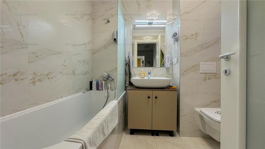 Apartament cu 2 camere decomandat în Tractorul
