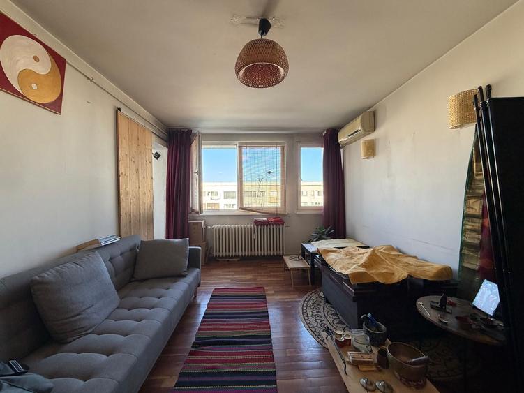Apartament cu 3 camere semidecomandat în Dristor