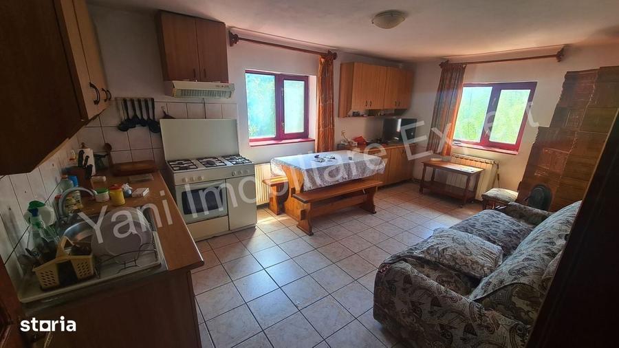 Casă cu 3 camere în Sboghițești