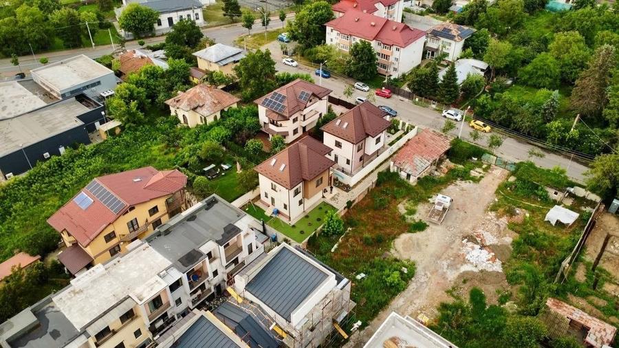 Casă individuală cu 5 camere cu Canalizare în Central