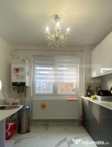 Apartament cu 3 camere decomandat în Micro 16