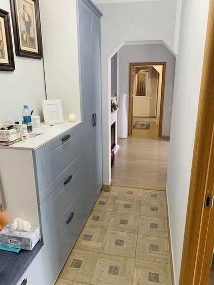 Apartament cu 3 camere semidecomandat în Dărmănești
