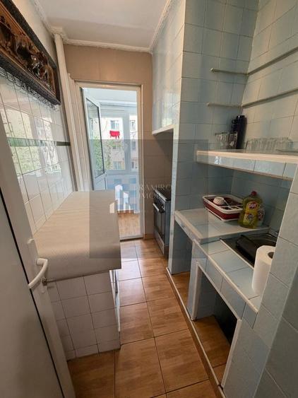 Apartament cu 3 camere semidecomandat, mobilat în Brâncoveanu