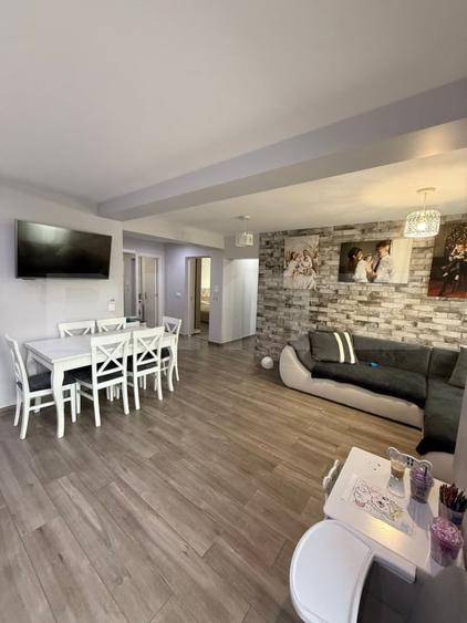 Apartament cu 3 camere decomandat, mobilat în Exterior Nord
