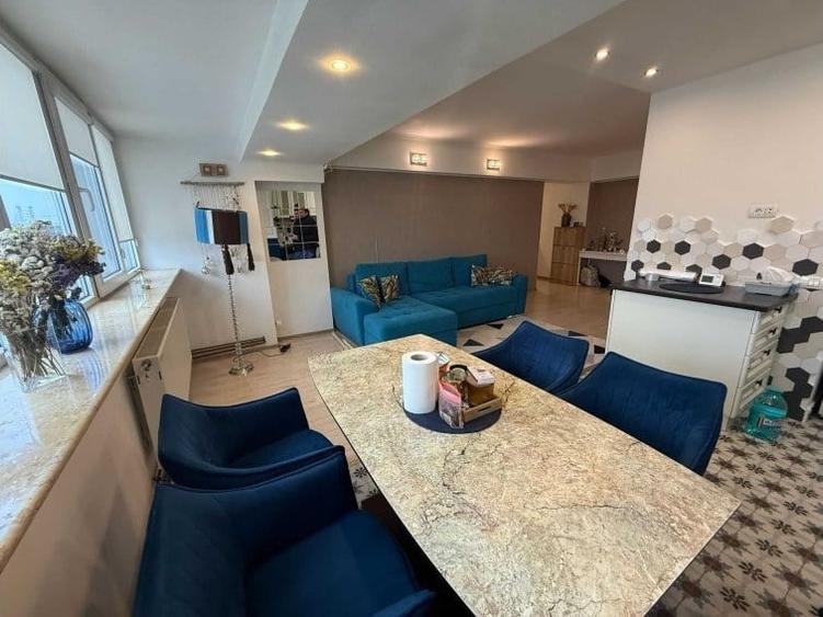 Apartament cu 3 camere în Victoriei