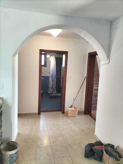 Casă cu Teren 1300 Mp în Dezmir