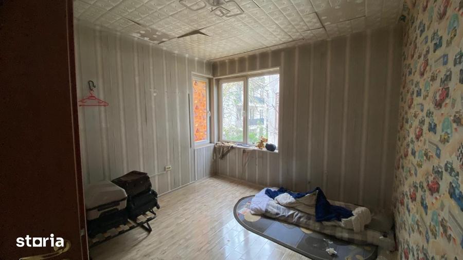 Apartament cu 3 camere semidecomandat în Centrul Civic