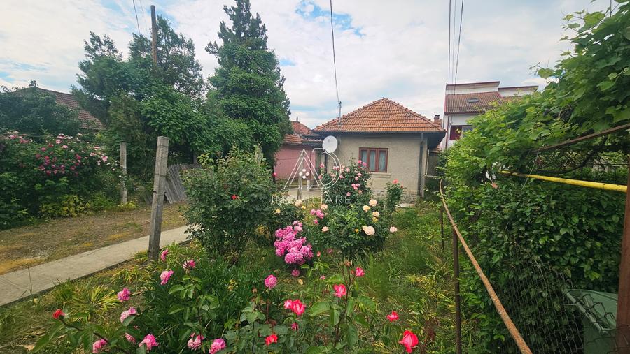 Casă individuală cu 7 camere cu Teren 1296 Mp în 9 Mai