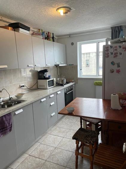 Apartament cu 3 camere decomandat în Sud