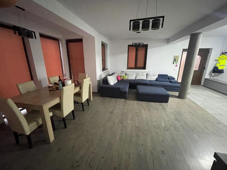 Casă cu 4 camere în Central