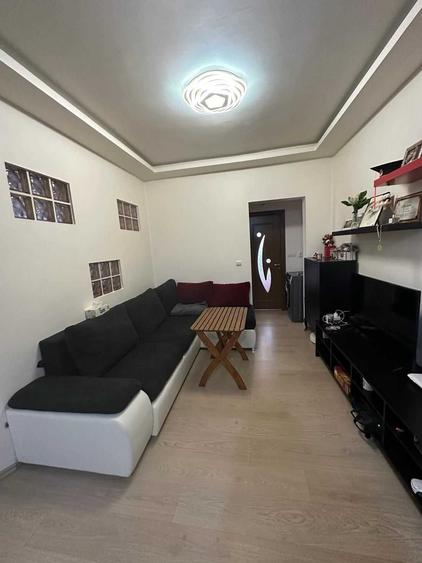Apartament cu 3 camere decomandat în Criș