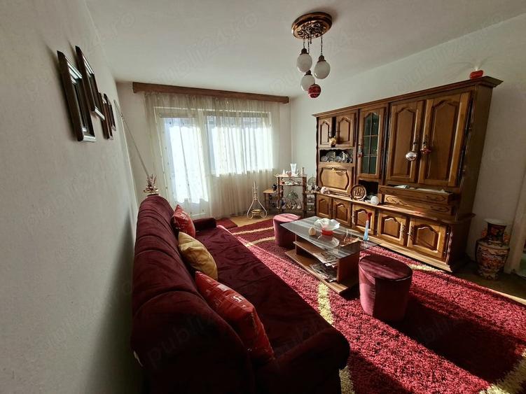 Apartament cu 2 camere semidecomandat în Moldova Nouă
