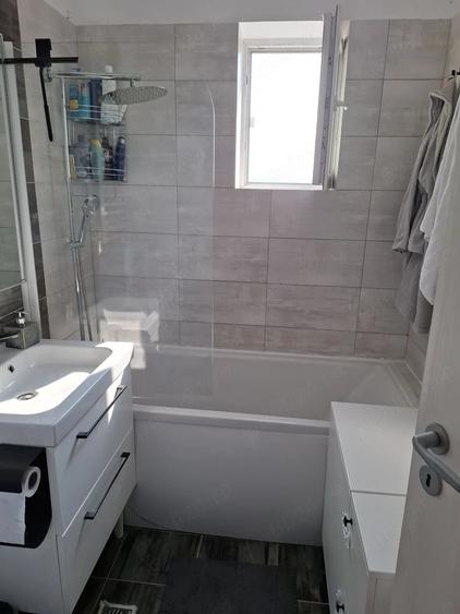 Apartament cu 3 camere decomandat în Exterior Vest
