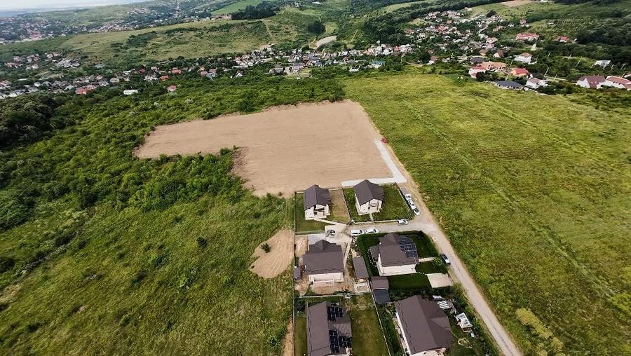 Teren de 8500 mp, în Vișan