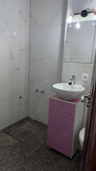 Apartament cu 3 camere semidecomandat în Cetate