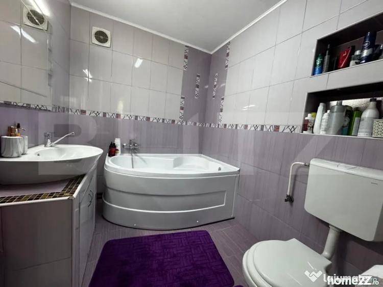 Casă cu 7 camere cu Teren 585 Mp în Teiu