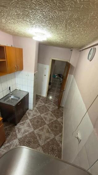 Apartament cu 3 camere semidecomandat în Giulești