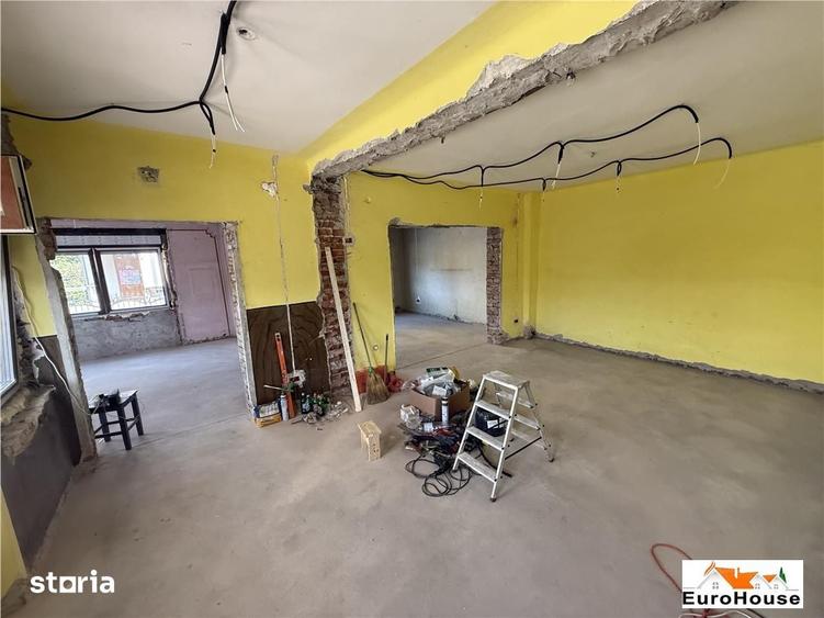 Casă cu 3 camere cu Teren 300 Mp în Central