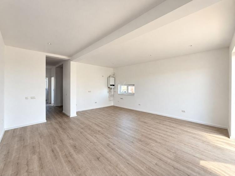Duplex cu 5 camere cu Canalizare în Moșnița Nouă
