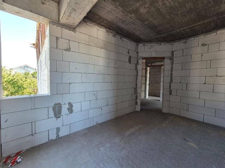 Apartament cu 2 camere decomandat în Kamsas