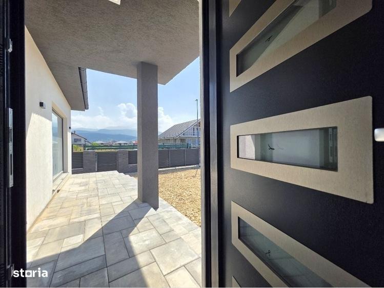 Casă cu 4 camere cu Teren 560 Mp în Cristian