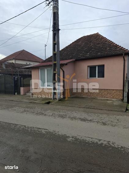 Casă cu 3 camere cu Teren 2121 Mp în Vadu Crișului