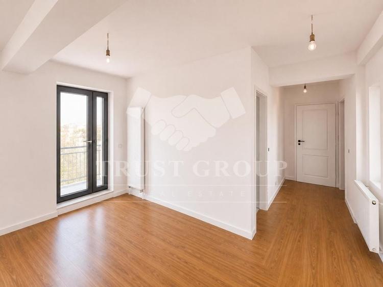 Penthouse cu 3 camere decomandat în Vatra Luminoasă