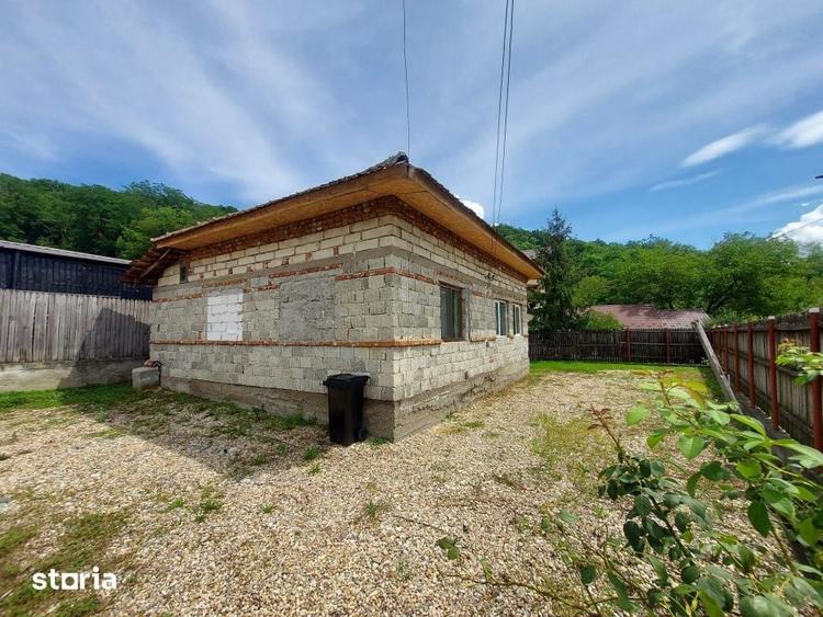 Casă cu 4 camere cu Teren 405 Mp în Ștefănești