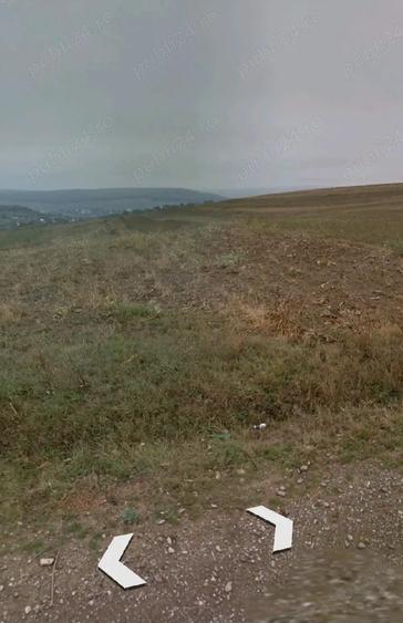 Teren de 2700 mp, în Cerbu