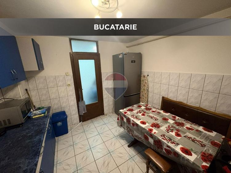 Apartament cu 3 camere decomandat în Republicii