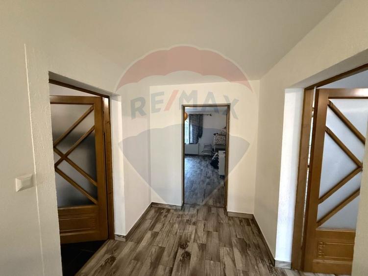 Casă cu 5 camere cu Teren 6117 Mp în Voislova