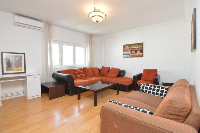 Apartament cu 3 camere decomandat, mobilat în Unirii