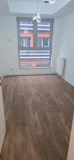 Apartament cu 4 camere decomandat în Băneasa