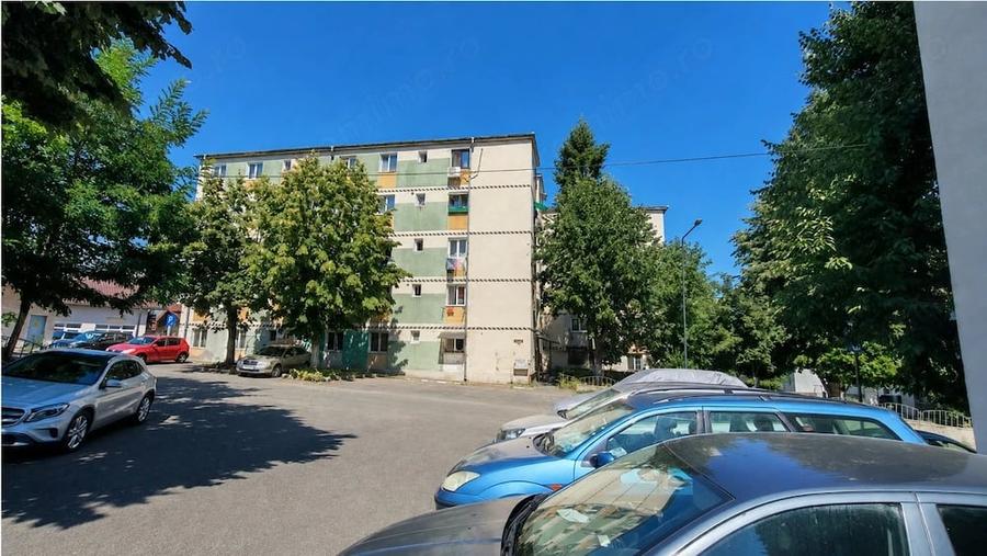 Apartament cu 2 camere semidecomandat în Căzănești (Râmnicu Vâlcea)