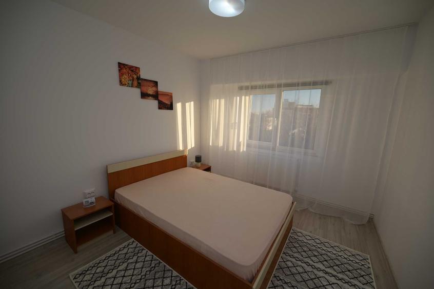 Apartament cu 4 camere decomandat în Faleza Nord