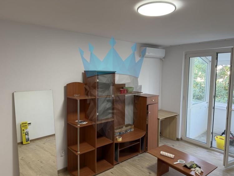 Apartament cu 3 camere semidecomandat, mobilat în Parcul Circului