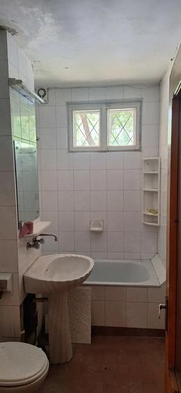 Apartament cu 3 camere decomandat în Exterior Vest
