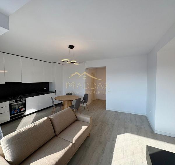 Apartament cu 3 camere semidecomandat, mobilat în Băneasa