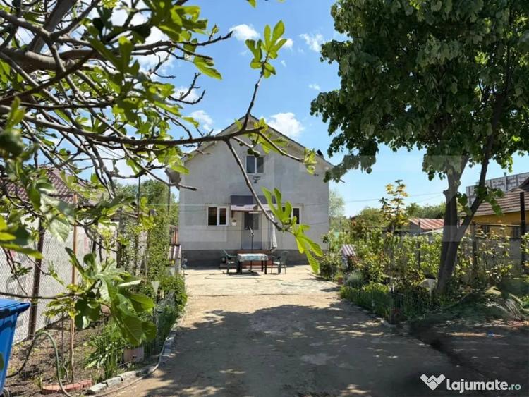 Casă cu 3 camere cu Teren 900 Mp în Lascăr Catargiu